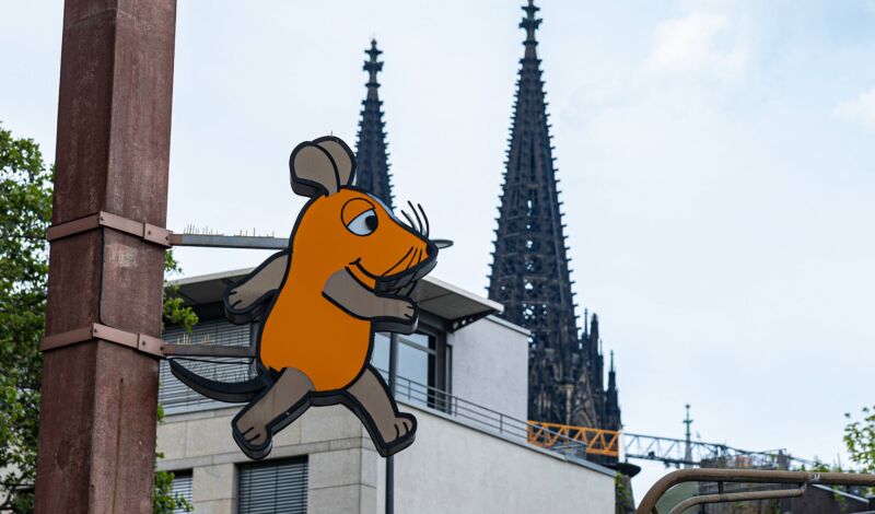 Die Maus als schild übr den WDR Arcaden in Köln