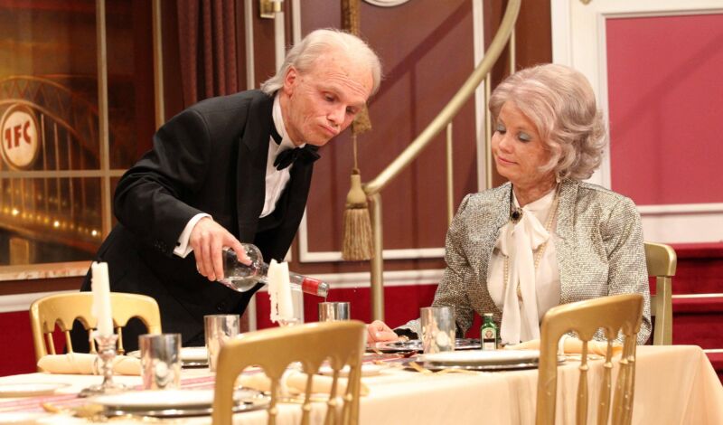 Dinner for one op kölsch mit Butler Ralf (Ralf Schmitz) und Frau Annette (Annette Frier),