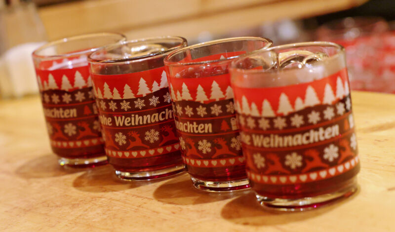 Glühwein auf dem Weihnachtsmarkt