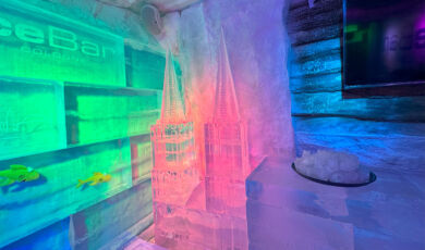 Kölner Dom als Skulptur aus Eis in der Icebar