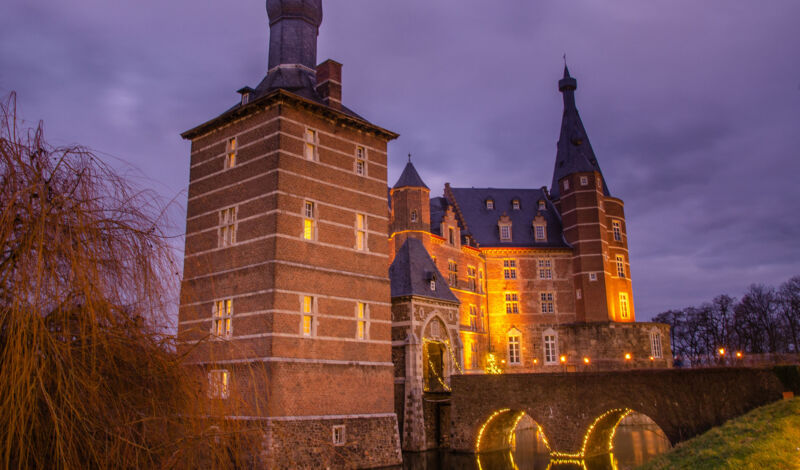 Das weihnachtliche beleuchtete Schloss Merode