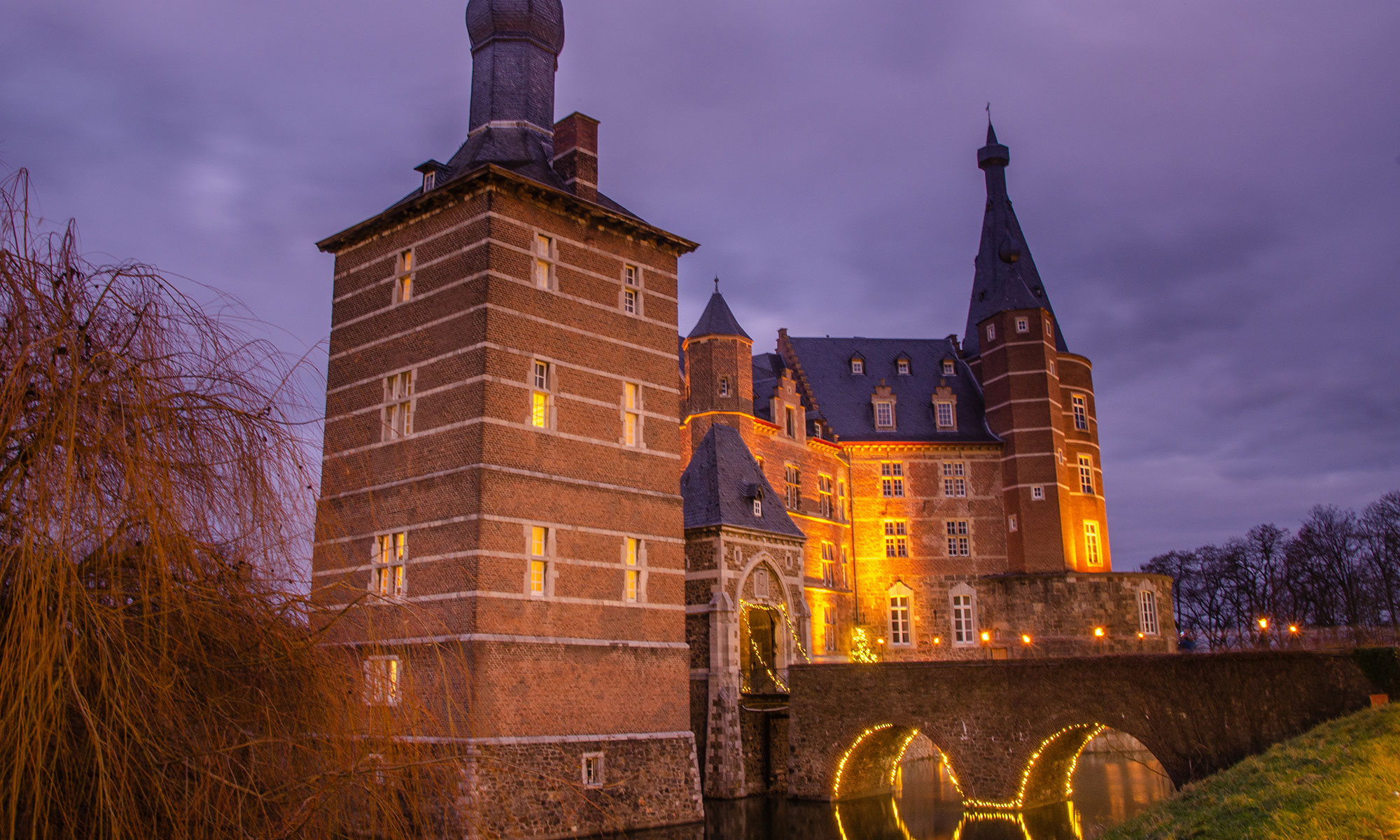 Das weihnachtliche beleuchtete Schloss Merode