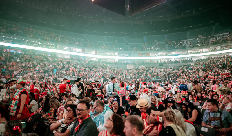 Jecke bei "Elfter im Elften" in der Lanxess-Arena