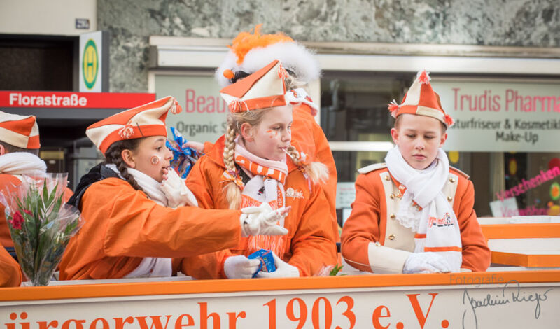 Teilnehmer beim Karnevalsumzug Nippes