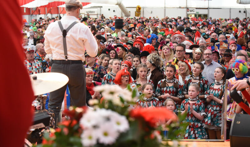 Volkssitzung auf dem Neumarkt