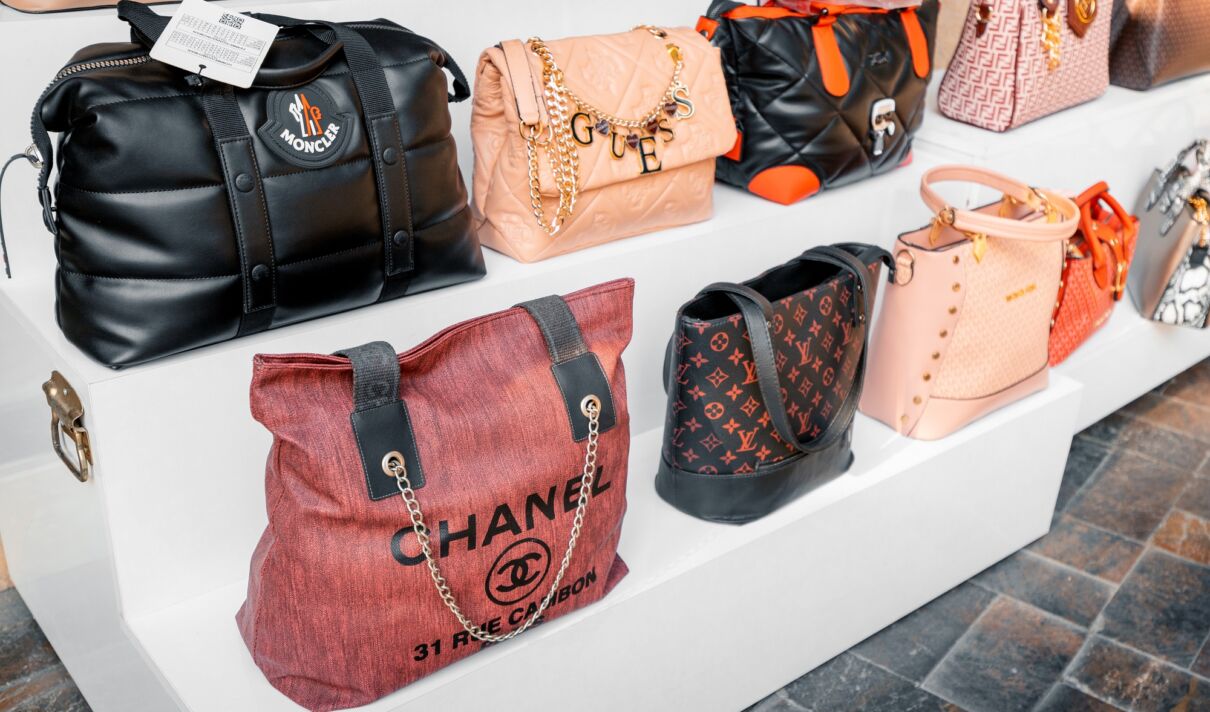Designer Handtaschen von Luxusmarken im Store