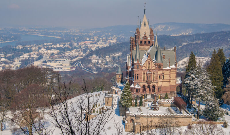 Schloss Drachenburg im Siebengebirge im Winter