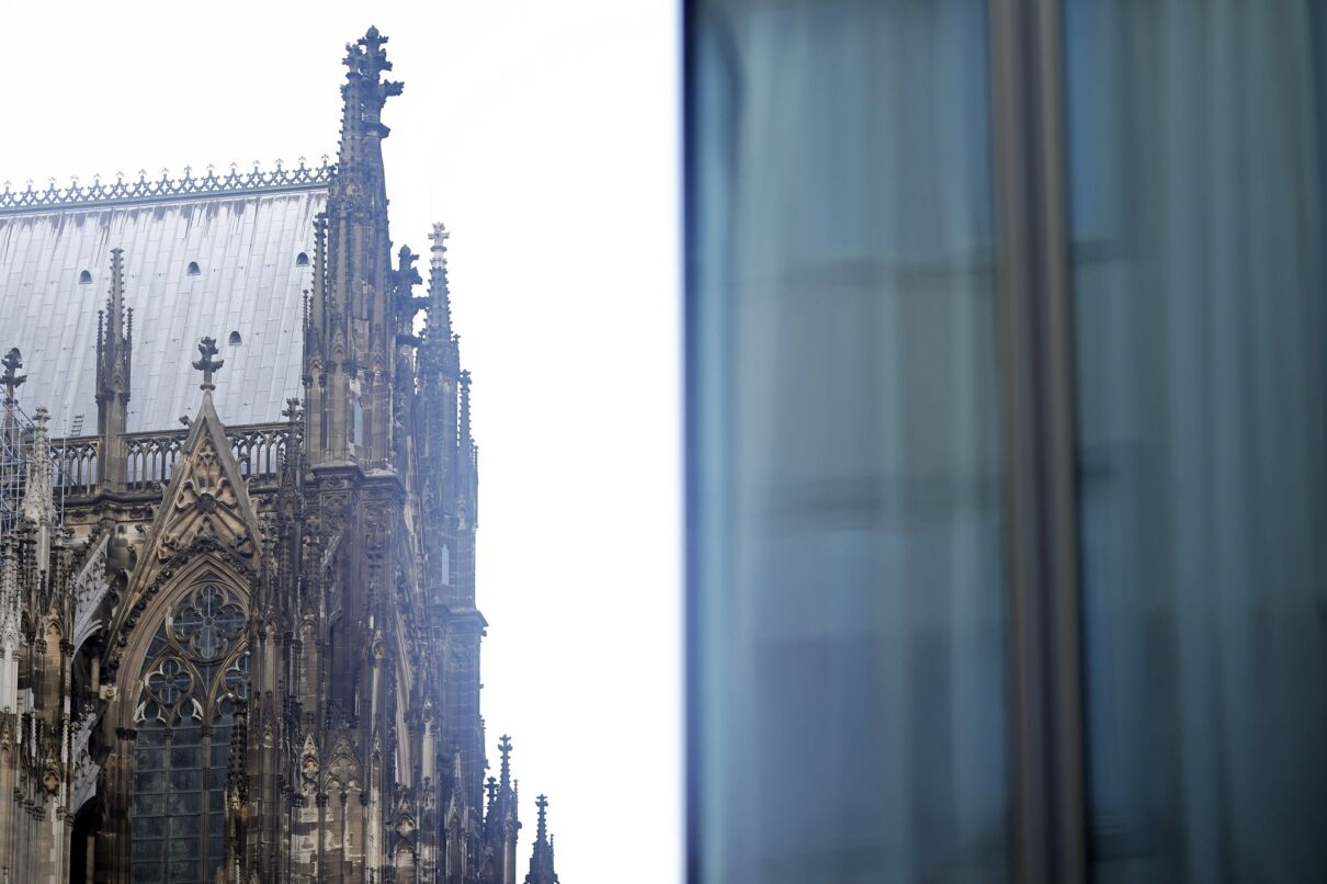 Der Blick auf den Kölner Dom gesehen von der Hohe Straße