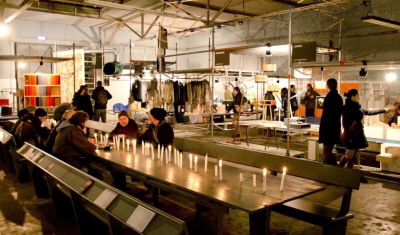 Das Foto zeigt Besucher der Designers Fair bei den Passagen in Köln