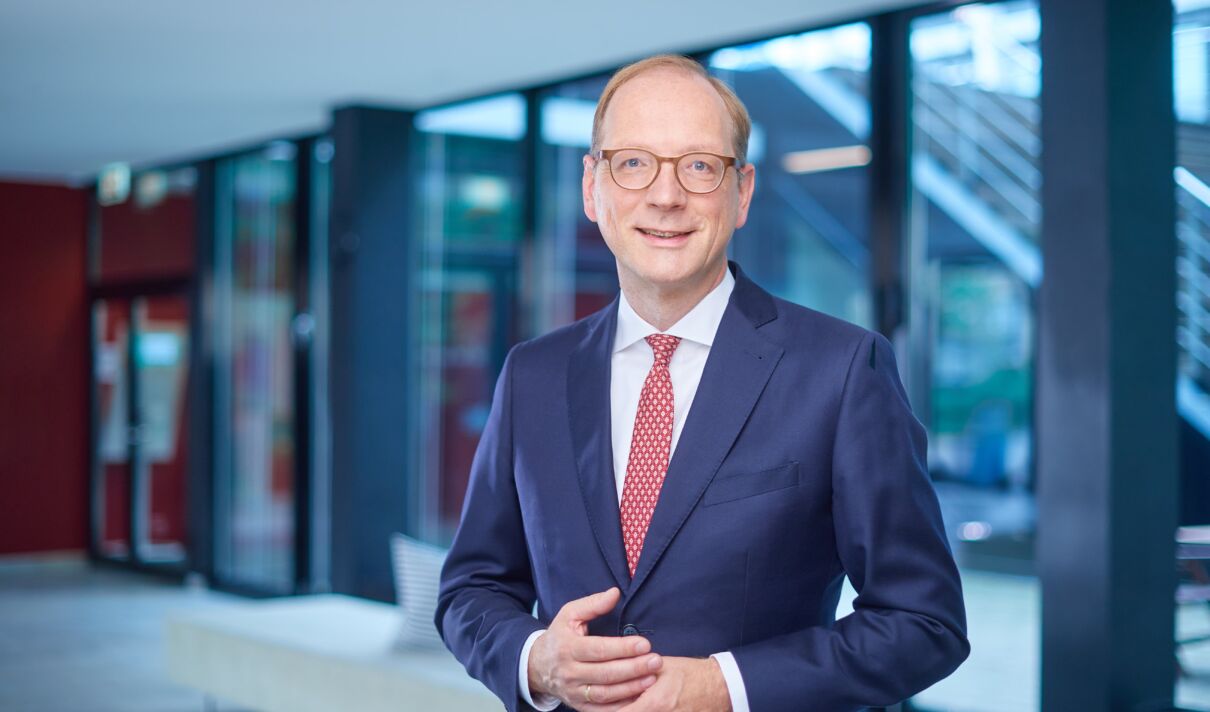 Das Bild zeigt NetCologne-Geschäftsführer Timo von Lepel
