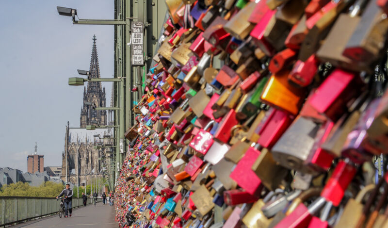 Abertausende Liebesschlösser an der Kölner Hohenzollernbrücke.
