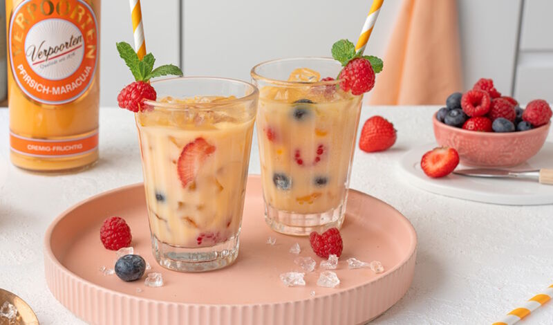 Wild Berries Spritz mit Pfirsich-Maracuja