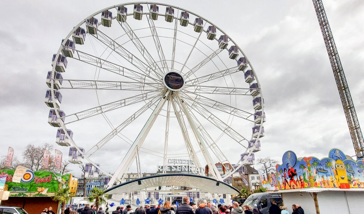 Riesenrad auf der Osterkirmes in Köln-Deutz