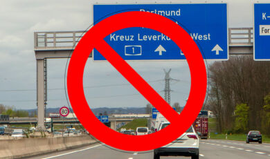 Ein Teilstück der A1 bei Leverkusen ist vollgesperrt