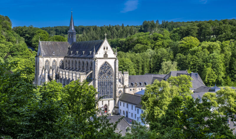 Blick auf den Altenberger Dom in Odenthal im Bergischen Land.