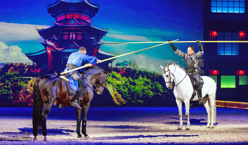 Zwei Reiter der Pferdeshow Cavalluna