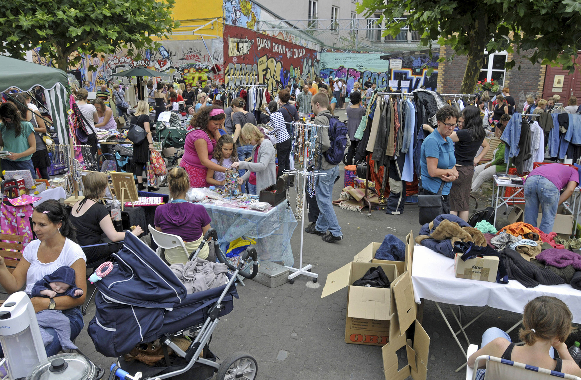 Flohmarkt im Hof der Alten Feuerwache,