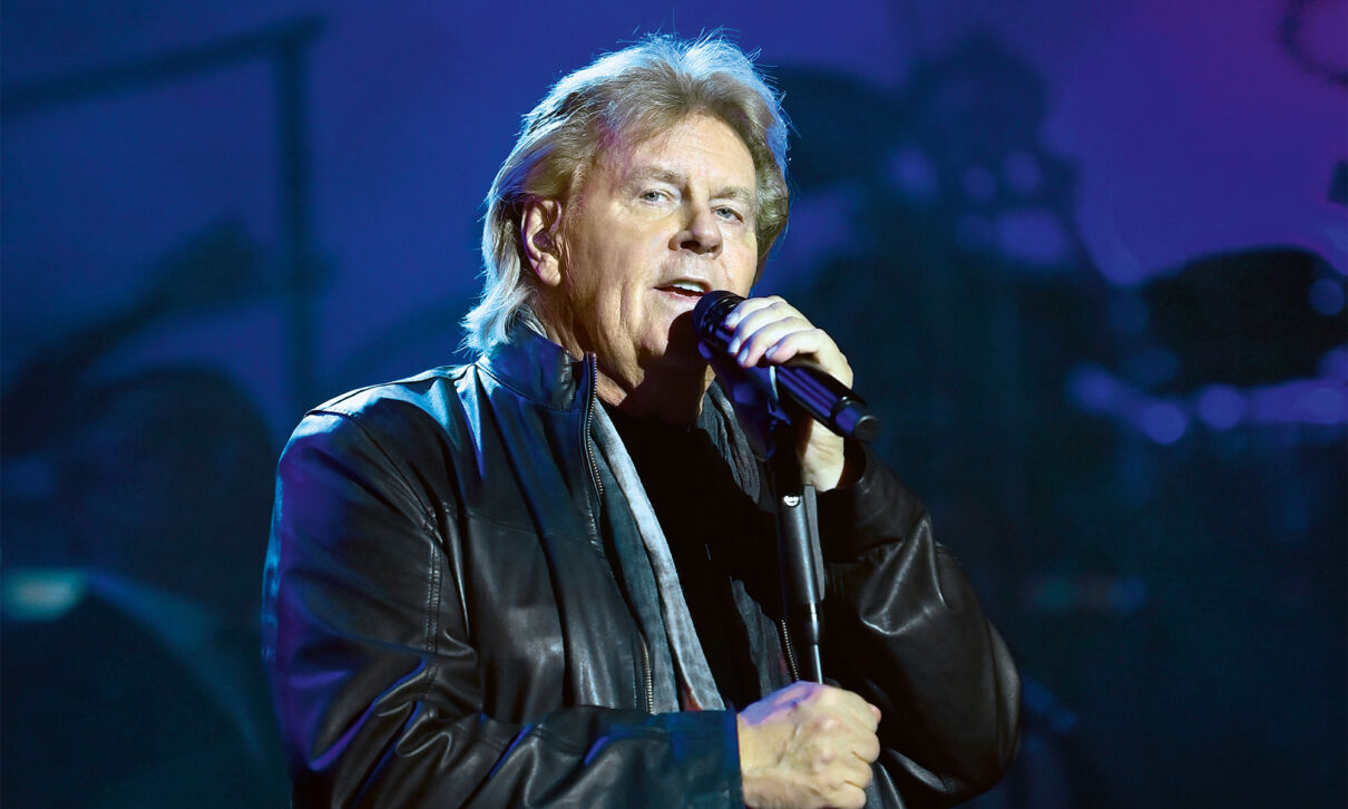 Der Schlagersänger Howard Carpendale in einem Konzert