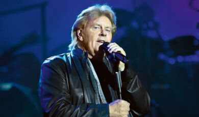 Der Schlagersänger Howard Carpendale in einem Konzert