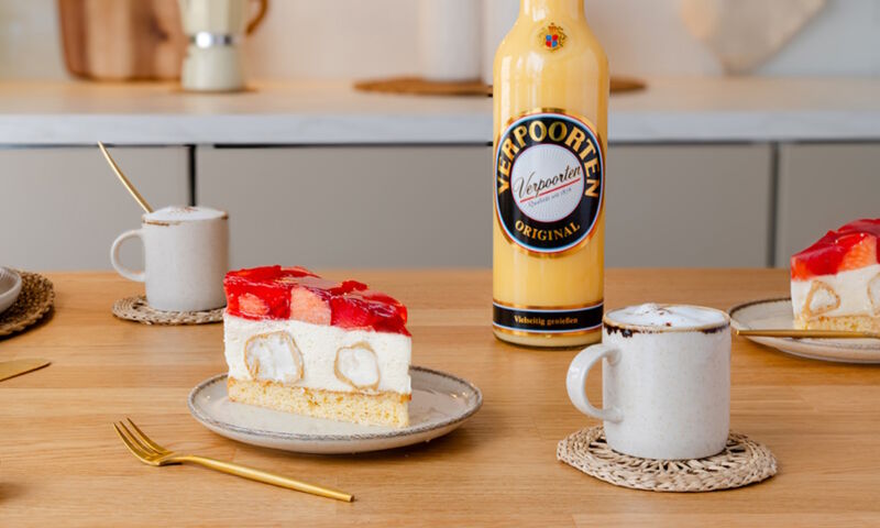 Windbeuteltorte mit Eierlikör