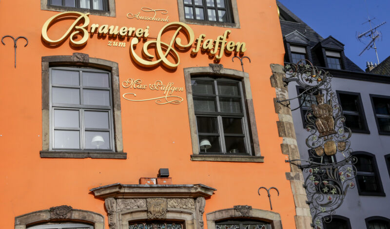 Fassade Brauerei zum Pfaffen am Heumarkt in der Kölner Altstadt