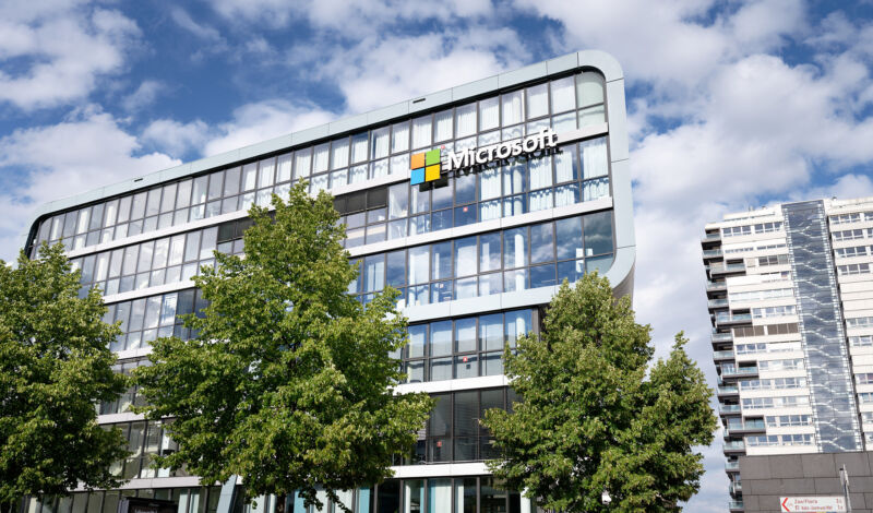 Das Foto zeigt das Gebäude von Microsoft in Köln.