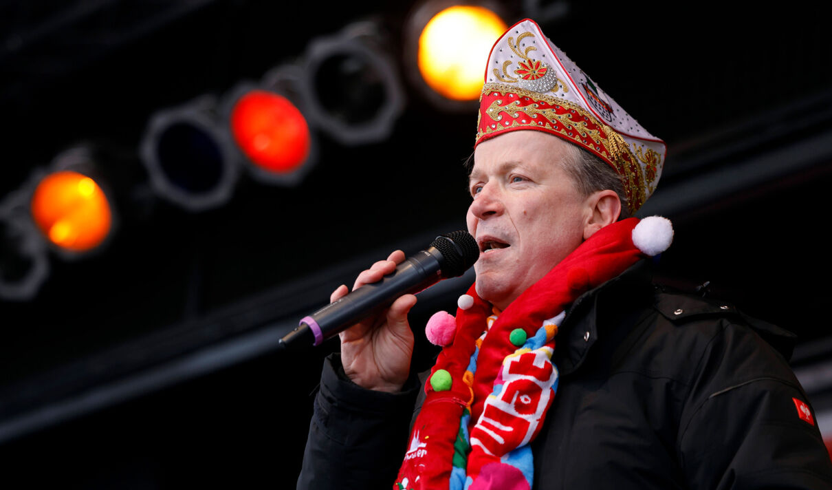 Karnevalist und Festkomitee-Präsident Christoph Kuckelkorn (Festkomitee Kölner Karneval) bei einer Demonstration des Bündnisses Köln stellt sich quer gegen rechts in Köln.