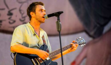 Clueso live bei einem Konzert