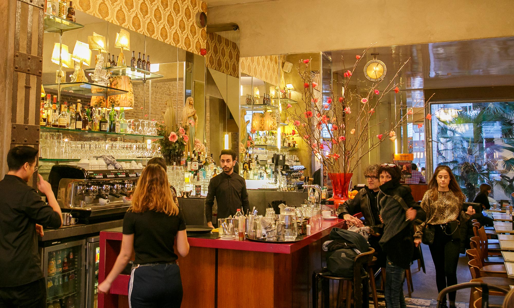 Innenansicht des Salon Schmitz an der Aachener Straße.