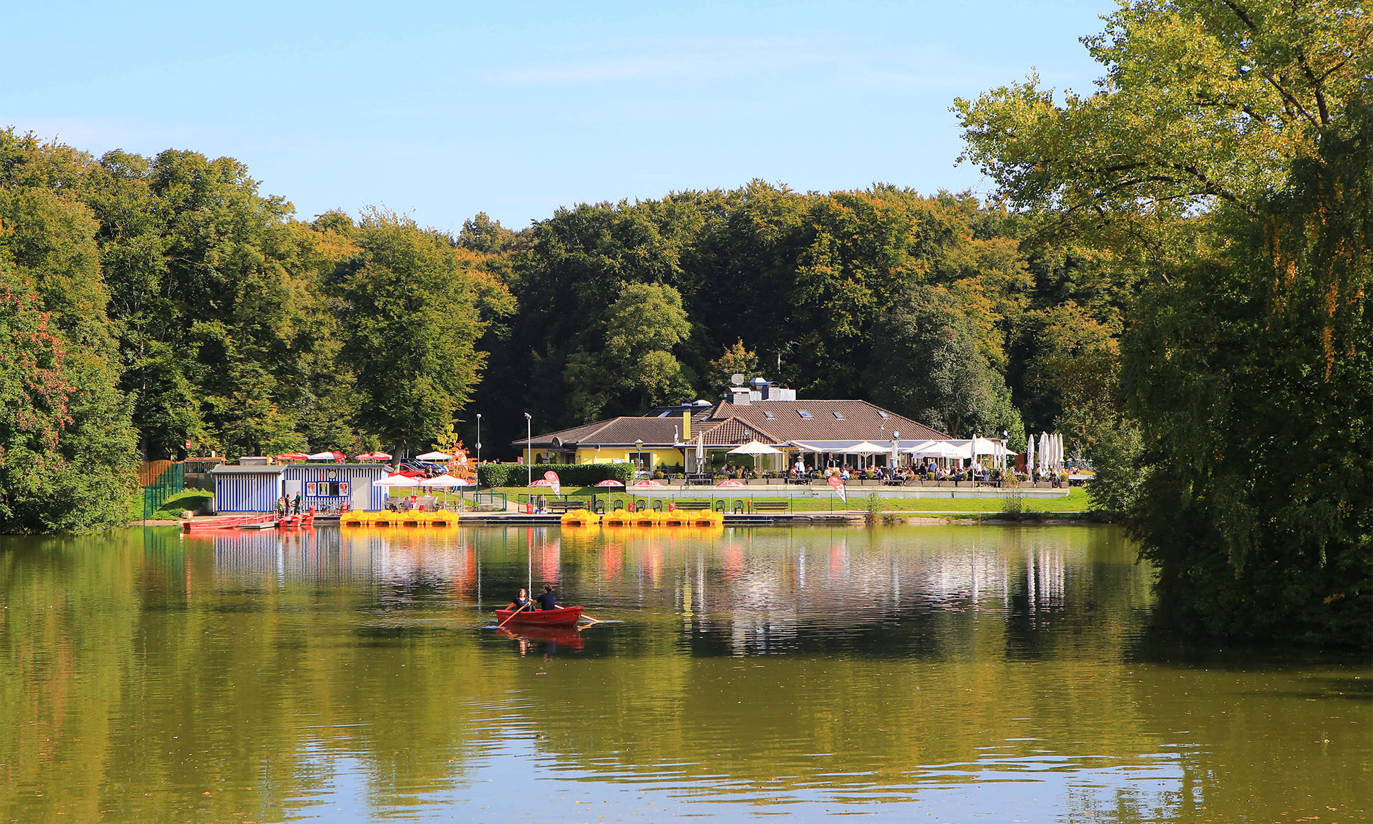 Das Ausflugslokal Haus am See am Decksteiner Weiher im Kölner Stadtteil Lindenthal