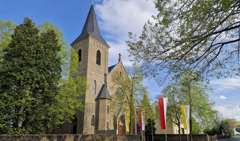Die Kirche St. Margaretha im Kölner Stadtteil Porz-Libur