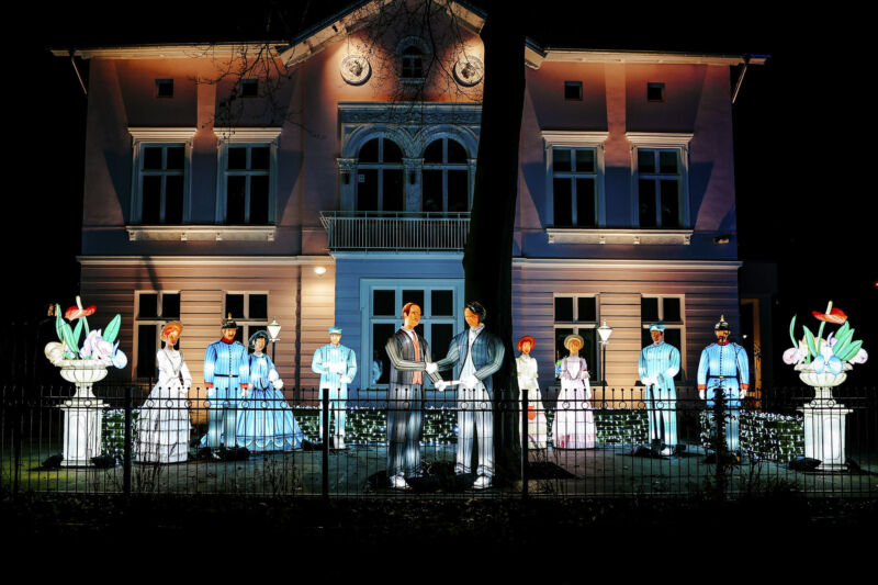 Leuchtende Figur während China Lights im Kölner Zoo