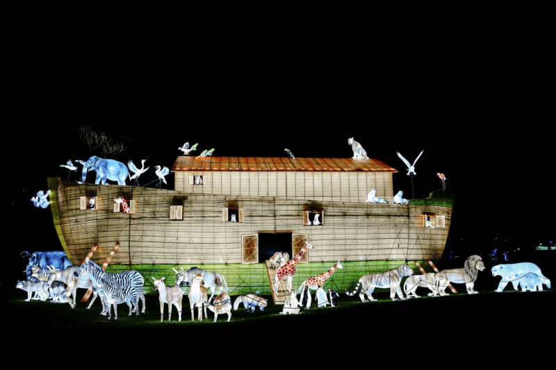 Leuchtende Figur während China Lights im Kölner Zoo