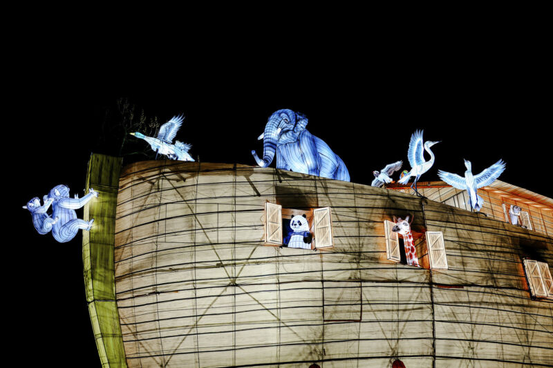 Leuchtende Figur während China Lights im Kölner Zoo