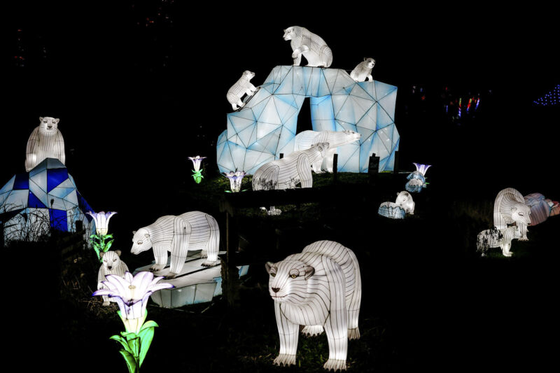 Leuchtende Figur während China Lights im Kölner Zoo