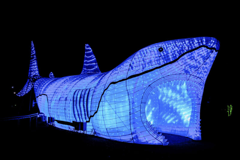Leuchtende Figur während China Lights im Kölner Zoo