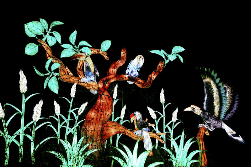 Leuchtende Figur während China Lights im Kölner Zoo