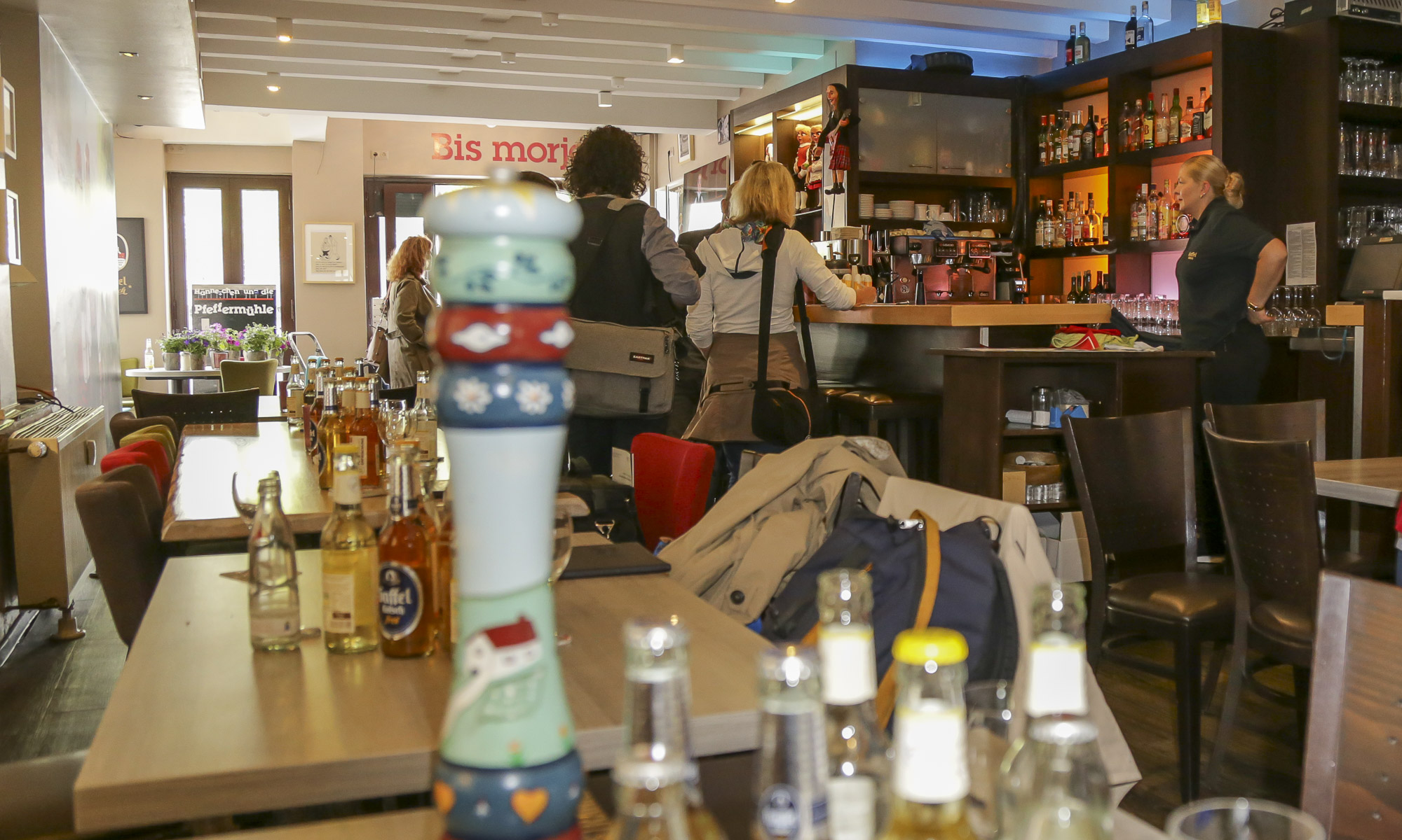 Innenansicht des Restaurants Hänneschen und die Pfeffermühle am Alter Markt