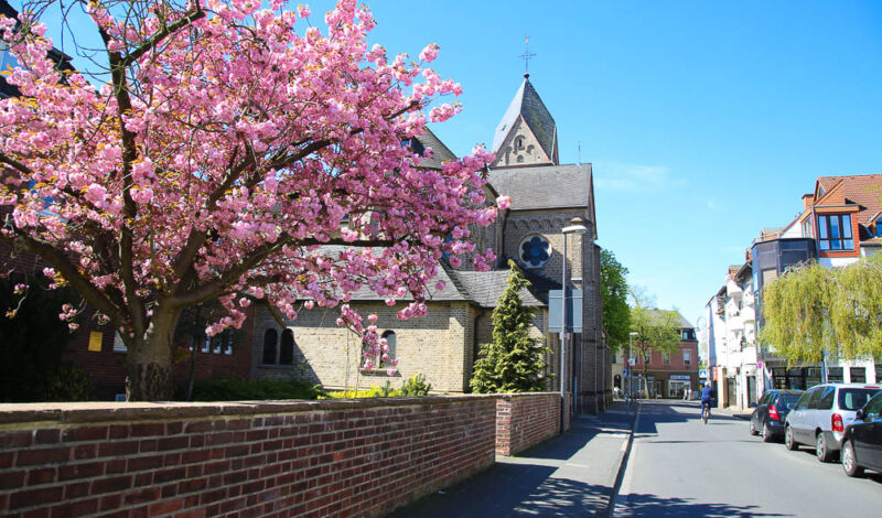 Ein Blick auf eine Straße in Köln Dellbrück.