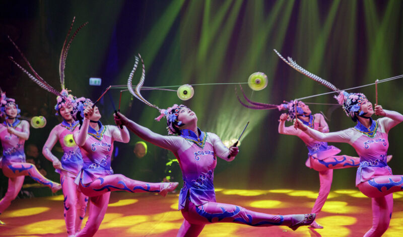 Akrobaten des Kölner Weihnachtscircus'