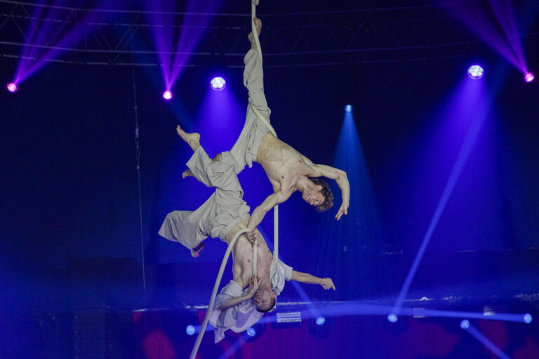 Akrobaten des Kölner Weihnachtscircus'