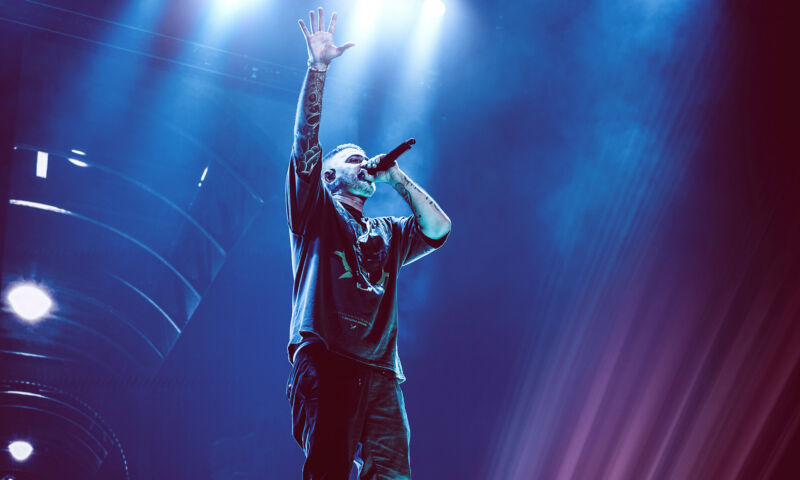 Rapper Bushido bei einem Auftritt auf der Bühne