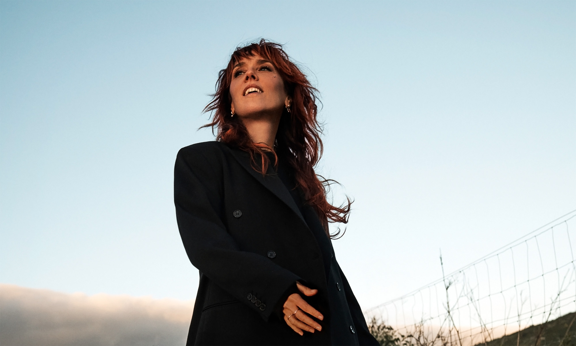 Die französische Sängerin Zaz in einer schwarzen Jacke.