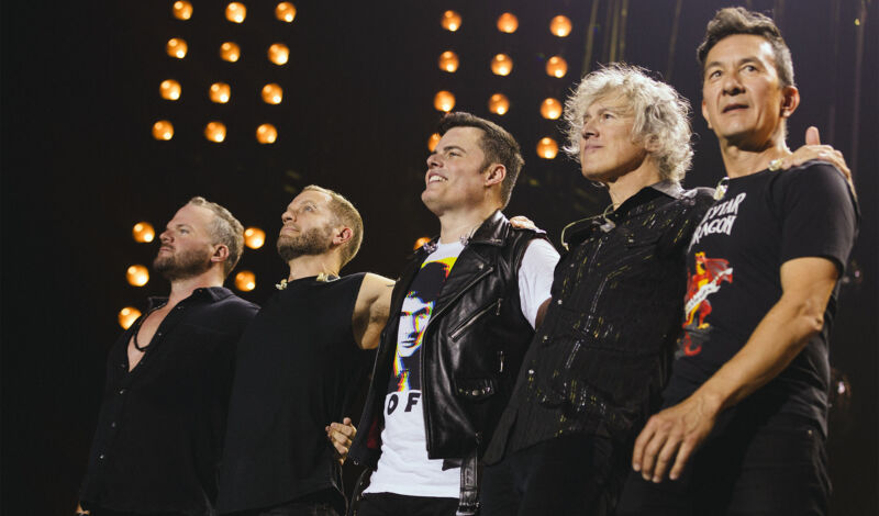 Musiker von One Vision of Queen featuring Marc Martel.
