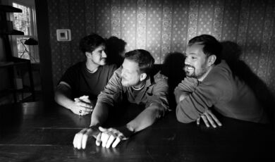 Die drei Musiker der britischen Folk-Rock-Band Mumford & Sons