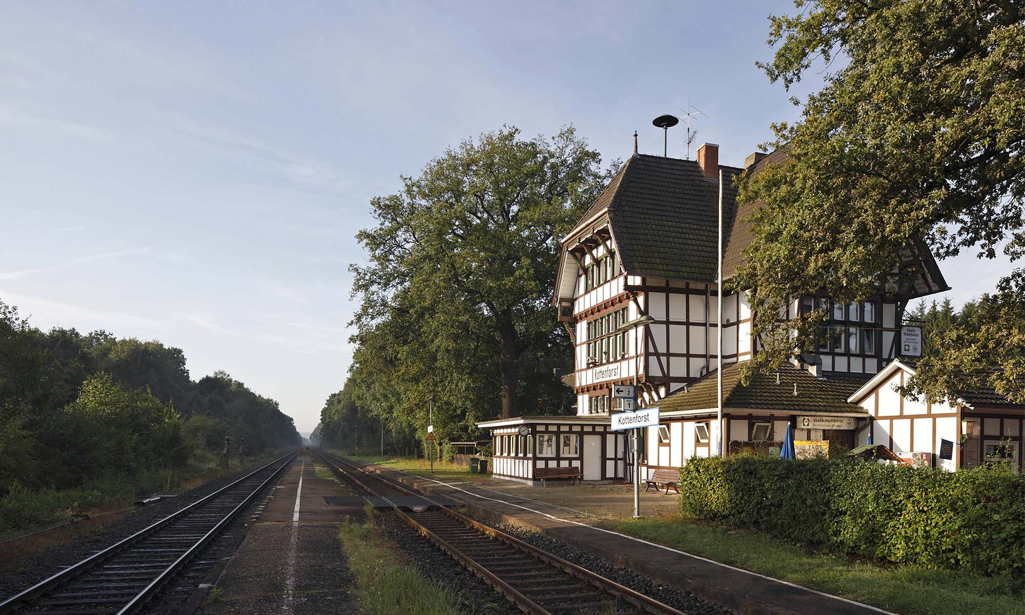 Bahnhof Kottenforst, Bahnhaltestelle und Ausflugslokal in einem.