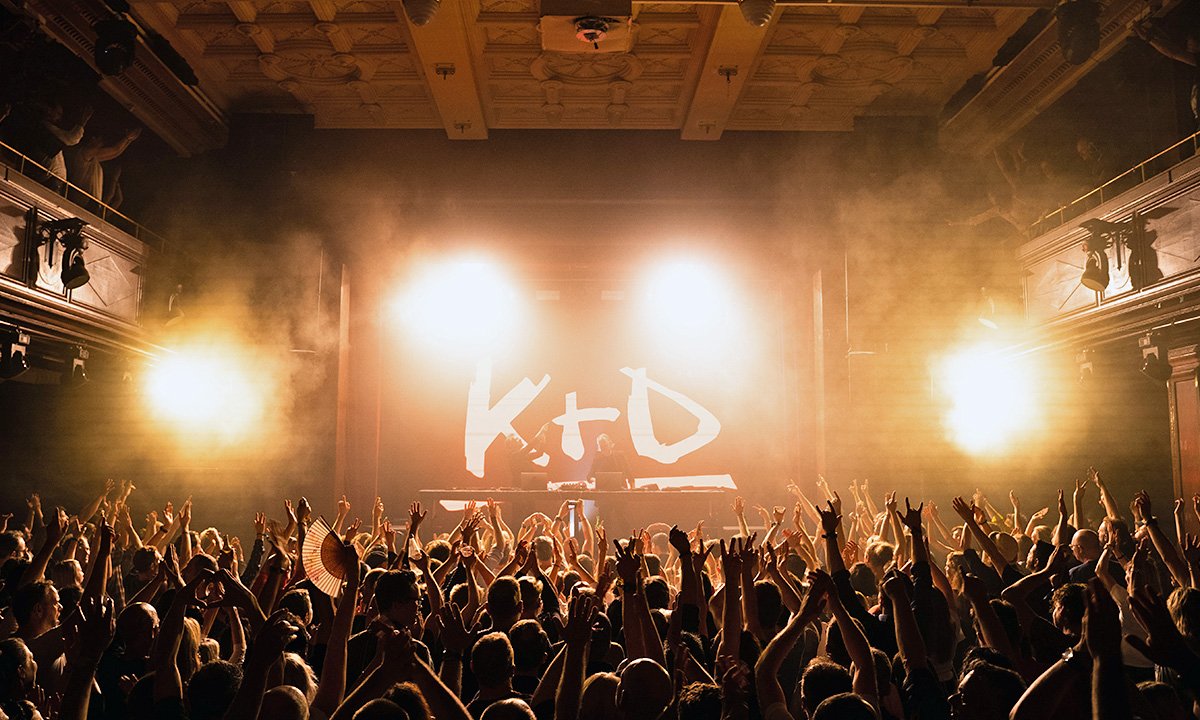 Die österreichischen DJs Kruder & Dorfmeister geben ein Konzert.