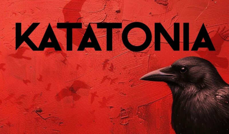 Der Schriftzug Katatonia sowie der Kopf eines Raben vor rotem Hintergrund.