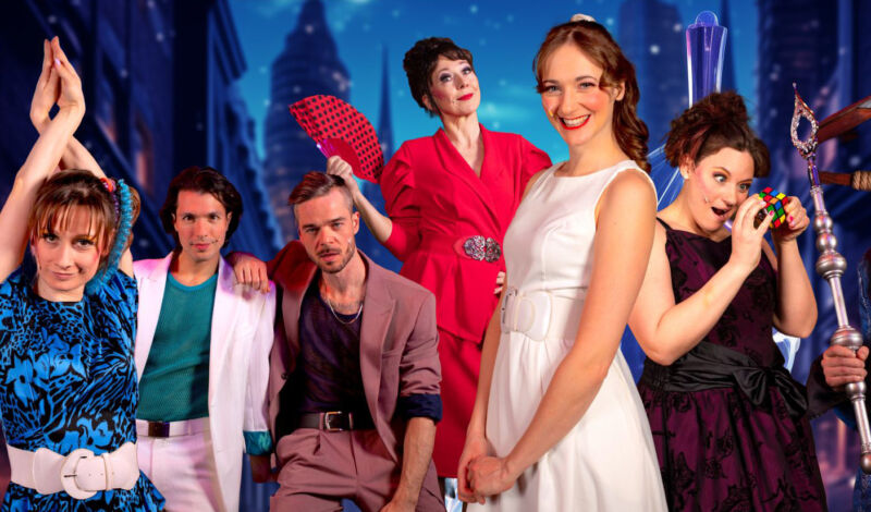 Das Foto zeigt das Ensemble des Muscials Cinderella - die 80er Jahre Show