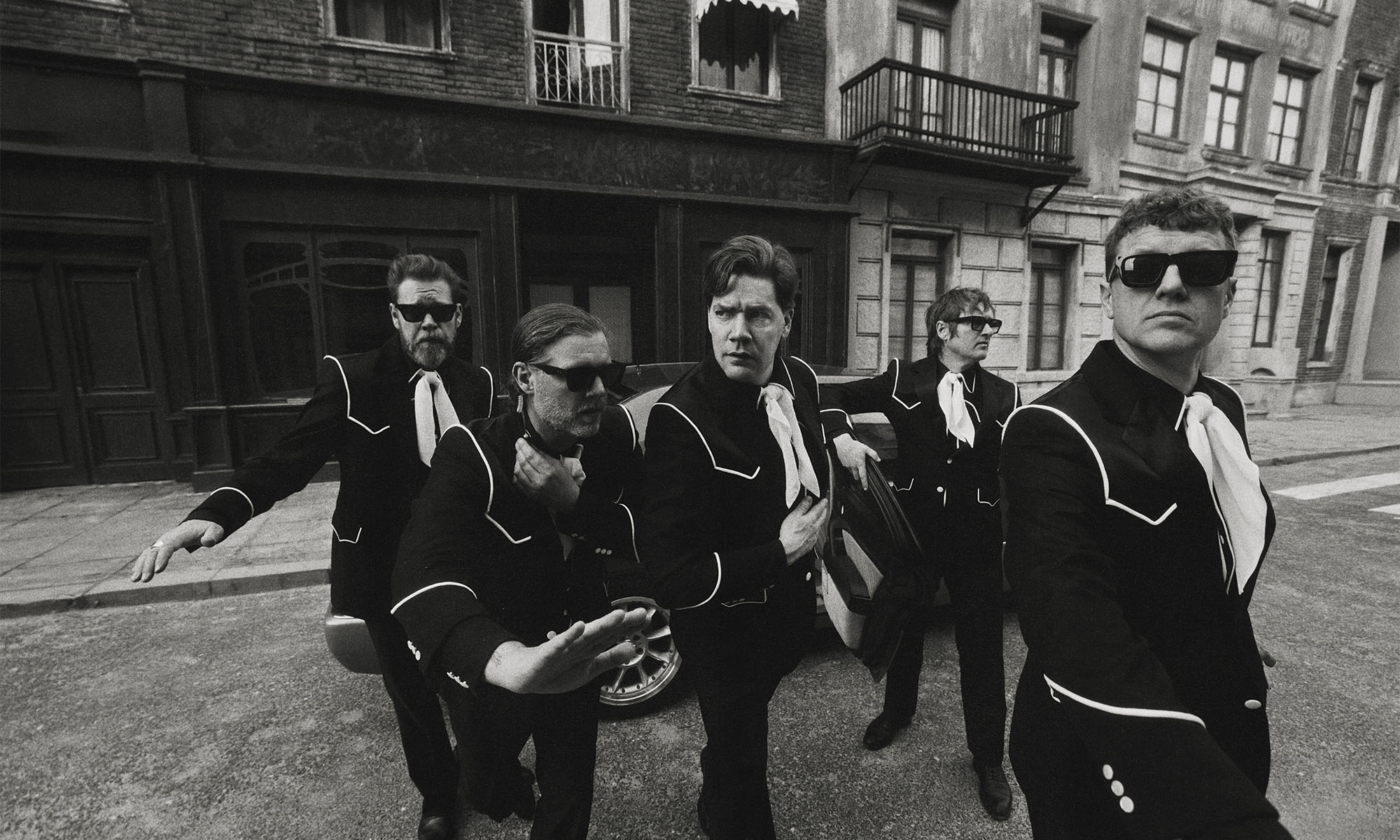 Die Muitglieder der Band The Hives.